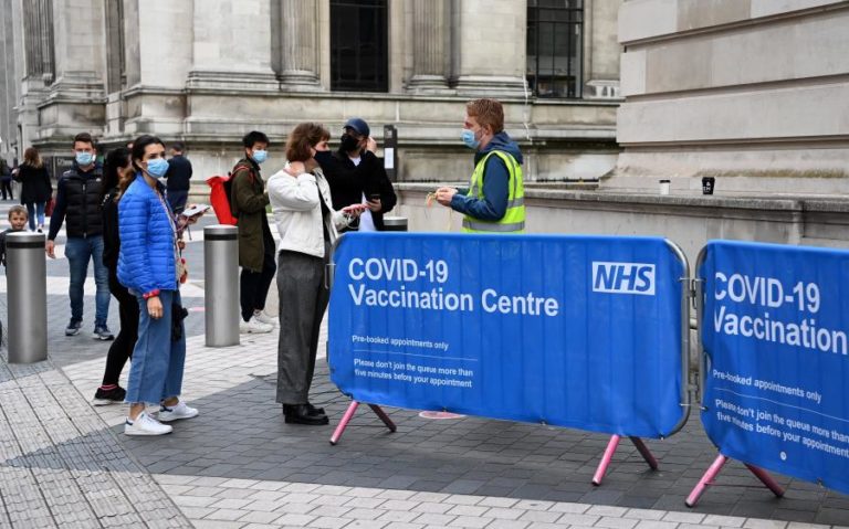 Covid-19: Reino Unido regista mais de 32.500 novos casos  