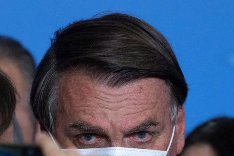 Covid-19: Polícia investiga suposta participação de Bolsonaro em irregularidades na compra de vacina