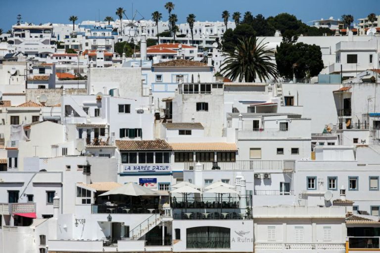 Covid-19: Cento e trinta concelhos com incidência acima de 120 casos por 100 mil habitantes