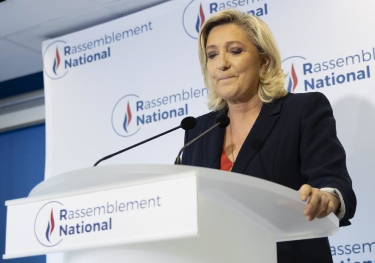 Le Pen mantém rumo político para as presidenciais apesar do revés nas regionais