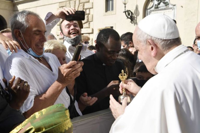Papa anuncia Encontro Mundial das Famílias em 2022 com eventos em cada diocese