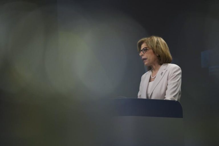 Covid-19: UE preparada para eventualidade de terceira dose de vacinação