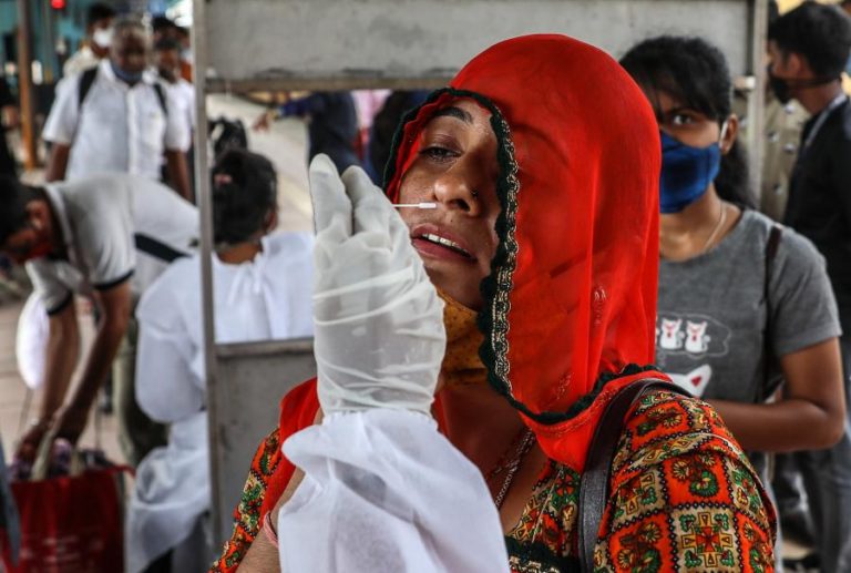 Covid-19: Índia com 43.733 casos e 930 mortes nas últimas 24 horas