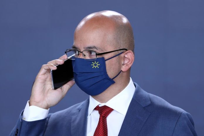 33745451.jpg