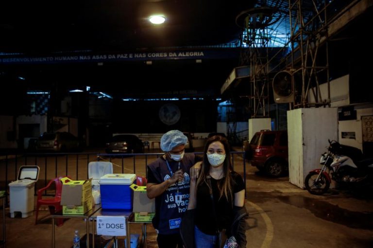 Covid-19: Brasil completa três semanas com casos e mortes em queda