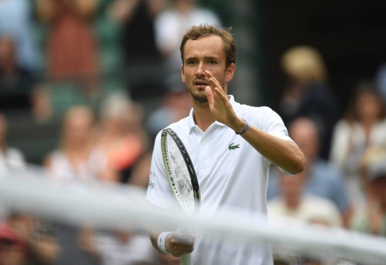 Wimbledon: Daniil Medvedev apura-se para a terceira ronda