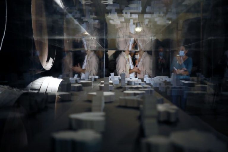 Serralves inaugura exposição “Espaço para o Corpo” nas Caves Ferreira em Gaia