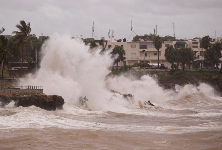 Cuba evacua 70 mil pessoas na sequência da tempestade Elsa