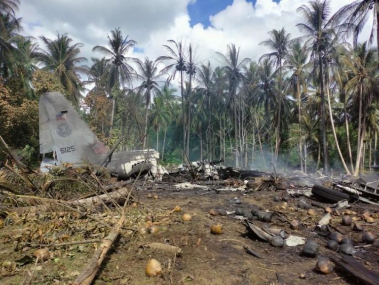 Pelo menos 45 mortos em acidente com avião militar filipino – novo balanço