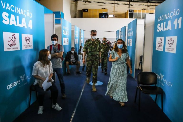 Covid-19: `Task force´ reconhece falta de vacinas para responder aos autoagendamentos