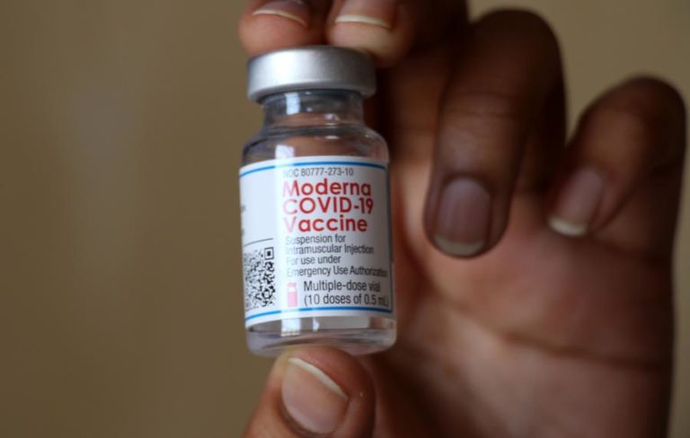 Covid-19: Regulador europeu aprova vacina da Moderna para crianças dos 12 aos 17 anos
