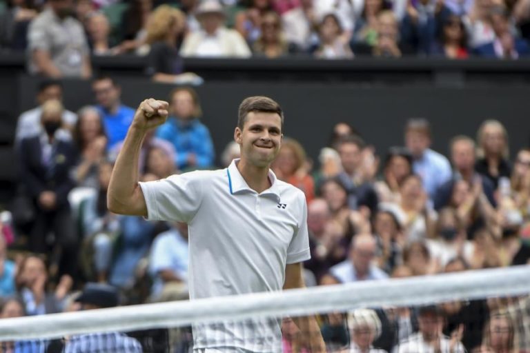 Wimbledon: Hurkacz elimina Federer e estreia-se nas meias-finais