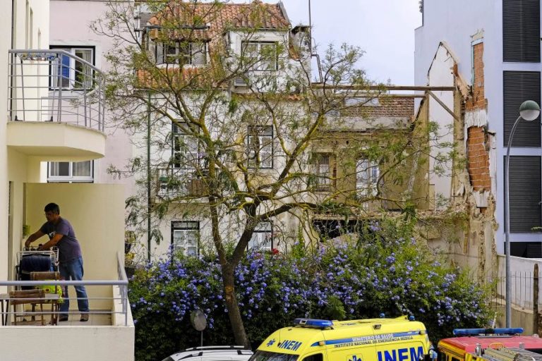 Resgatado trabalhador ferido após desabamento de edifício em Belém, Lisboa