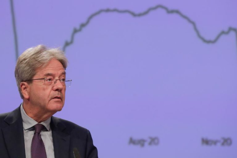 Covid-19: Bruxelas rejeita “dramatizar” aumento de casos e prevê “verão forte” em Portugal