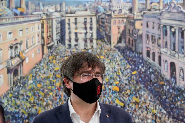 Ex-presidente do governo da Catalunha diz que mandados contra si estão suspensos