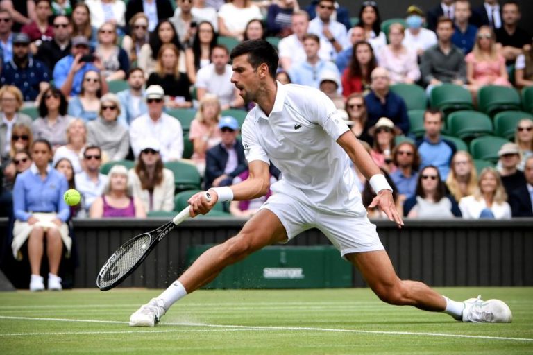 Wimbledon: Campeão Djokovic bate Fucsovics e já está nas meias-finais