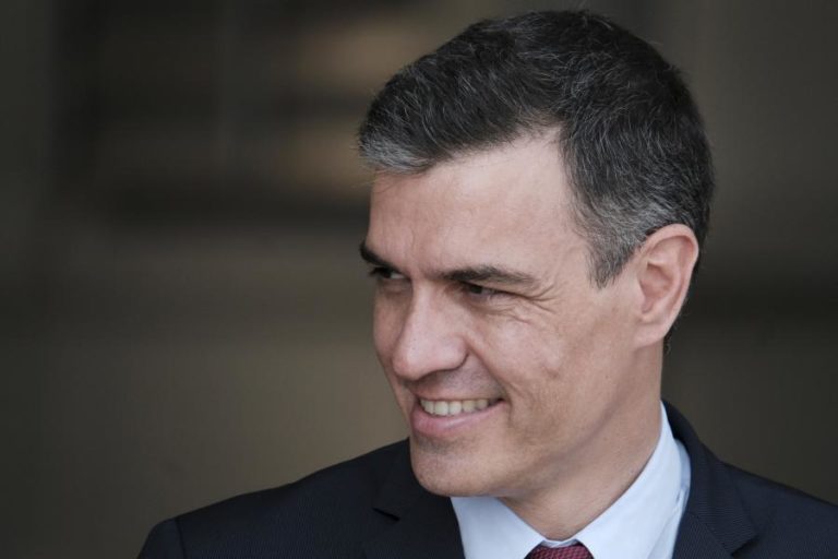 Remodelação do Governo de Sánchez inclui saída de sete membros e maior presença de mulheres