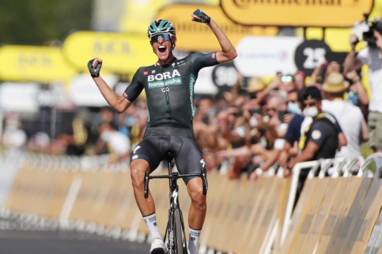 Tour: Alemão Nils Politt vence isolado 12.ª etapa