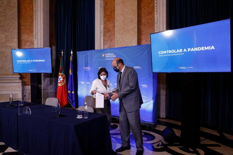 Covid-19: Ministra admite que isolamento de vacinados pode parecer incoerente