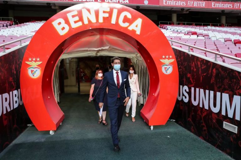 Cartão vermelho: CMVM levanta suspensão de ações da Benfica SAD