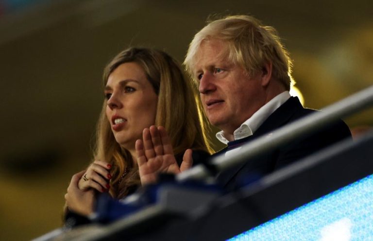 Euro2020: Boris Johnson quer autores de insultos racistas fora dos estádios