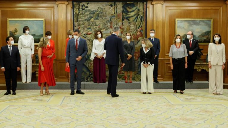 Novos ministros de Governo espanhol remodelado tomaram posse