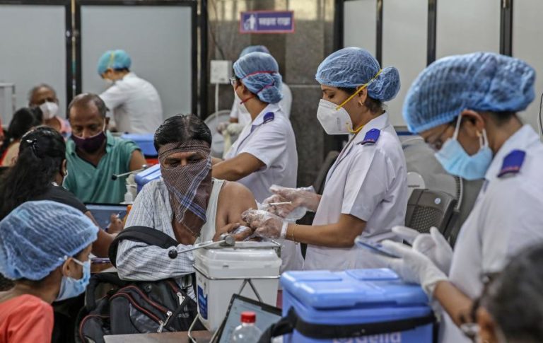 Covid-19: Pandemia matou pelo menos 4,10 milhões de pessoas em todo o mundo