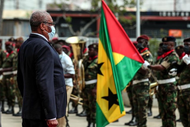 São Tomé/Eleições: Presidente critica ‘banho’ e exploração da pobreza para ter votos