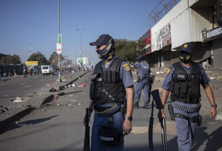 Pelo menos 32 pessoas morrem em onda de violência que atinge a África do Sul