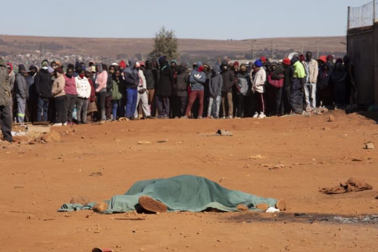 Sobe para 72 o número de mortos em violência que se alastra na África do Sul