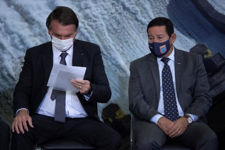 Vice-PR brasileiro afasta substituição de Bolsonaro e minimiza escândalo das vacinas