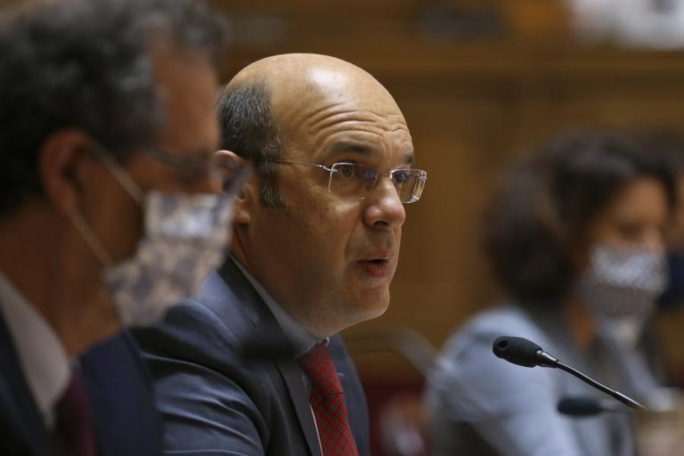 Siza Vieira garante que os gestores do Banco de Fomento serão “à prova de bala”