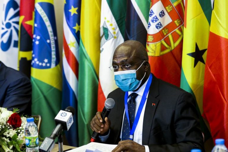 CPLP: Líderes reúnem-se hoje com mobilidade e reforço da economia na agenda