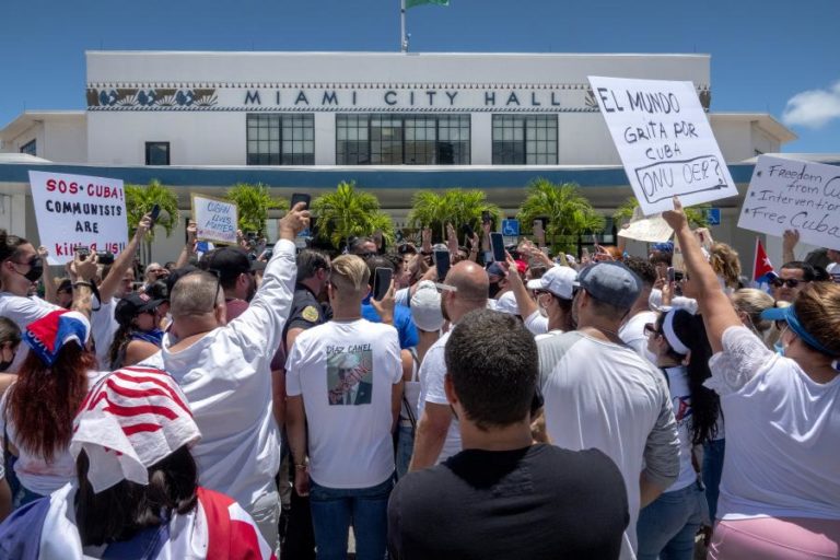 Cubanos de Miami preparam expedição de solidariedade com manifestantes em Cuba