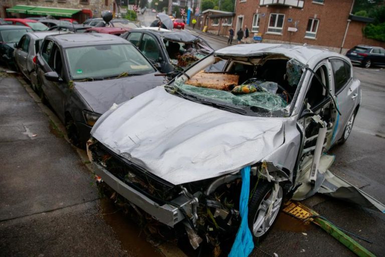 Pelo menos 93 mortos devido ao mau tempo na Europa, centenas de desaparecidos