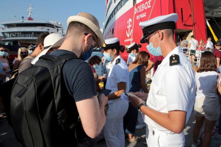 Polícia grega acusa quatro membros de ONG de tráfico humano e espionagem