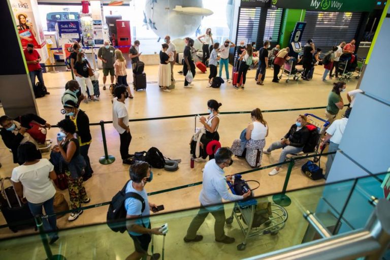 Sindicatos defendem que “urge encontrar soluções de diálogo” na Groundforce