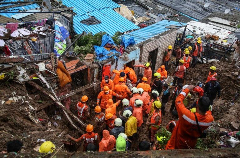 Pelo menos 34 mortos após o deslizamento de terras na Índia ocidental