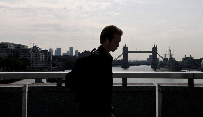 Covid-19: Reino Unido regista mais 29.173 infeções e mais 28 mortes