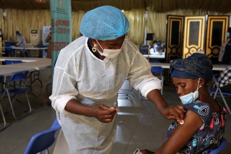 Covid-19: África tem de aumentar vacinação para imunizar 10% dos mais vulneráveis – OMS