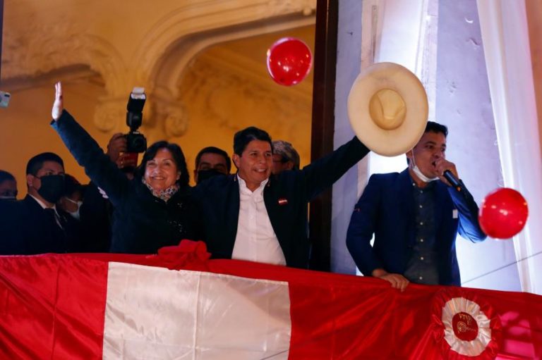 Candidato de esquerda Pedro Castillo proclamado Presidente eleito do Peru
