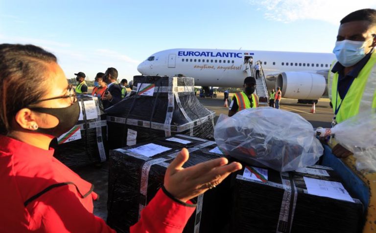 Covid-19: Primeiras vacinas enviadas por Portugal chegam a Timor-Leste