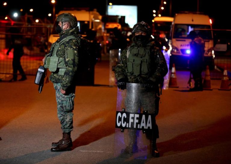 Confrontos em duas prisões no Equador deixam 18 presos mortos e polícias feridos