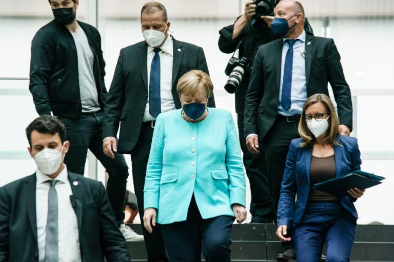 Merkel defende mais restrições na venda de programas de vigilância informática