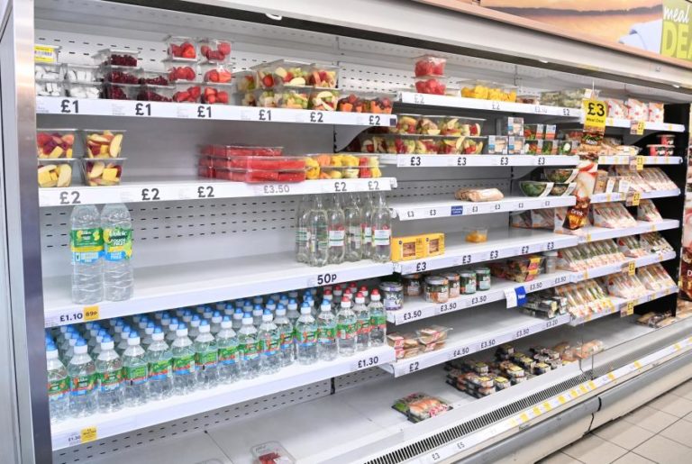 Covid-19: Governo isenta trabalhadores essenciais de isolamento 