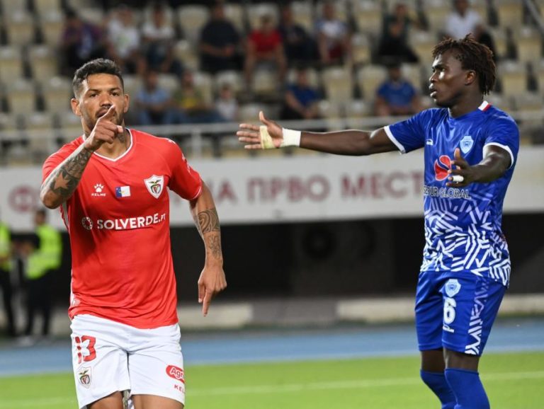 Santa Clara volta a vencer Shkupi e segue em frente na Liga Conferência Europa