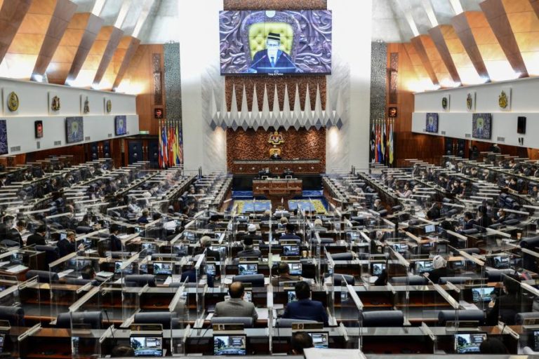 Covid-19: Parlamento malaio retoma trabalhos após ter sido suspenso em janeiro