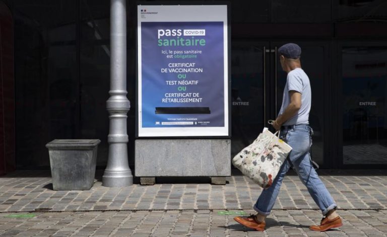 Covid:19: Pena de prisão para francesa que falsificou certificados de vacinação
