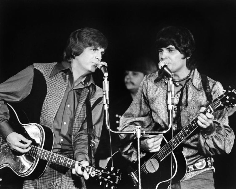 Morreu o músico Don Everly, da dupla Everly Brothers, aos 84 anos