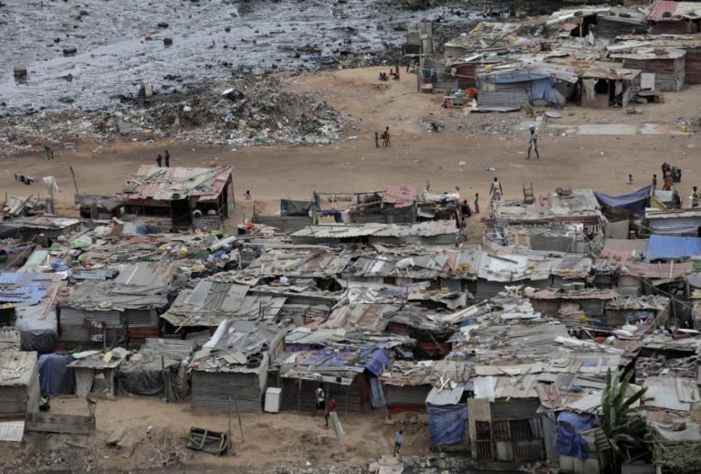 Governo angolano vai realojar as mais de 500 famílias afetadas por incêndio em Kaxicane